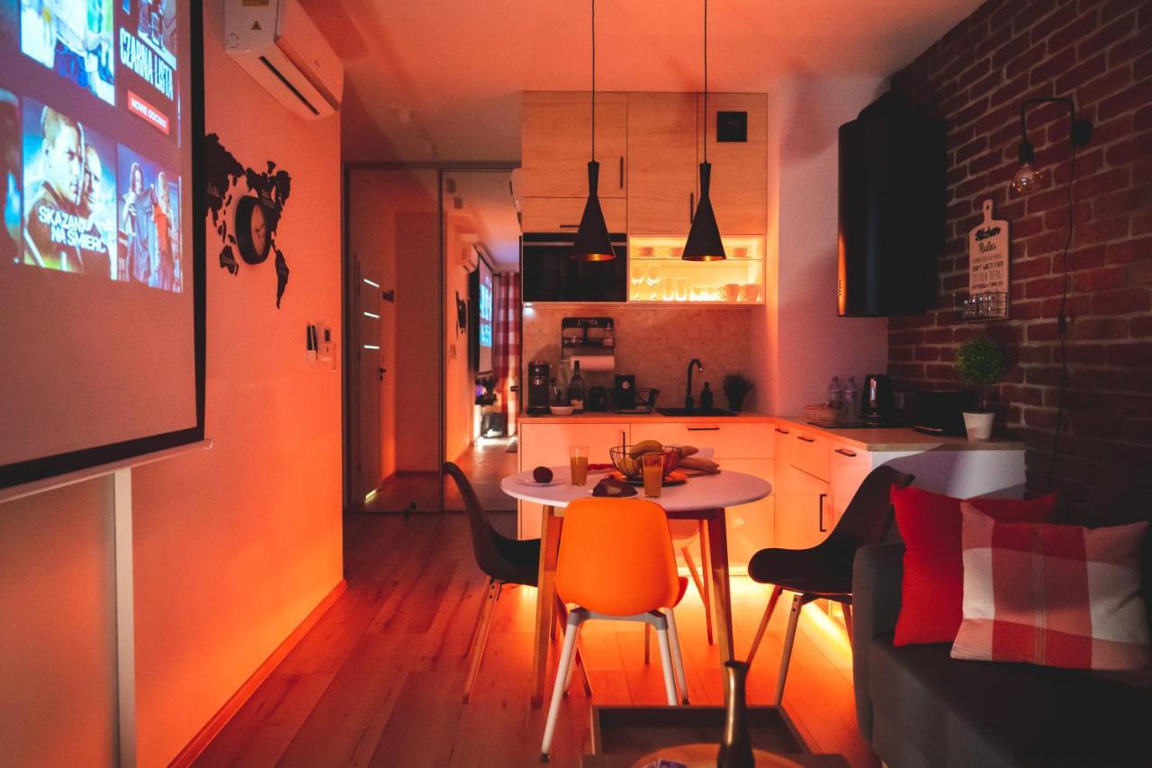 Movie Jacuzzi Apartment At The Main Station By Noclegi Renters Krakow Luaran gambar