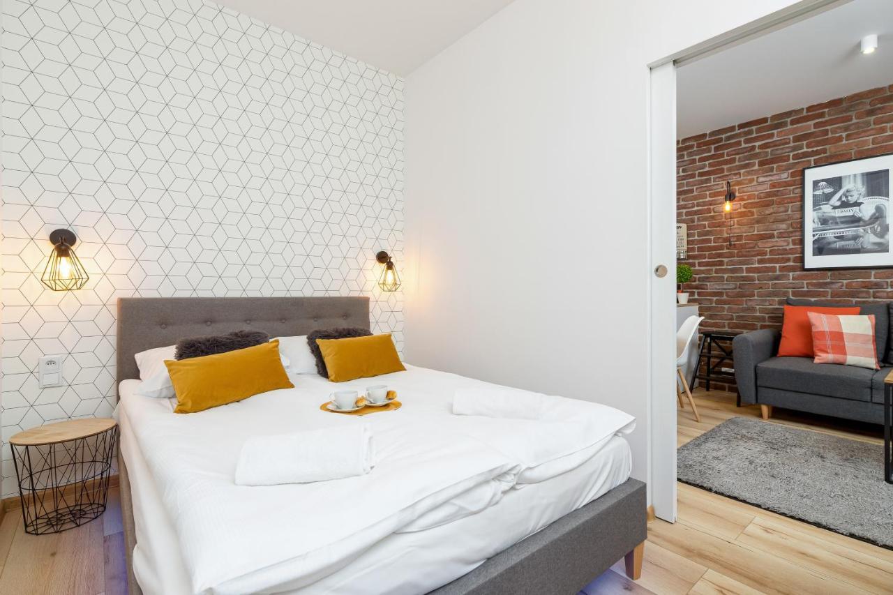 Movie Jacuzzi Apartment At The Main Station By Noclegi Renters Krakow Luaran gambar