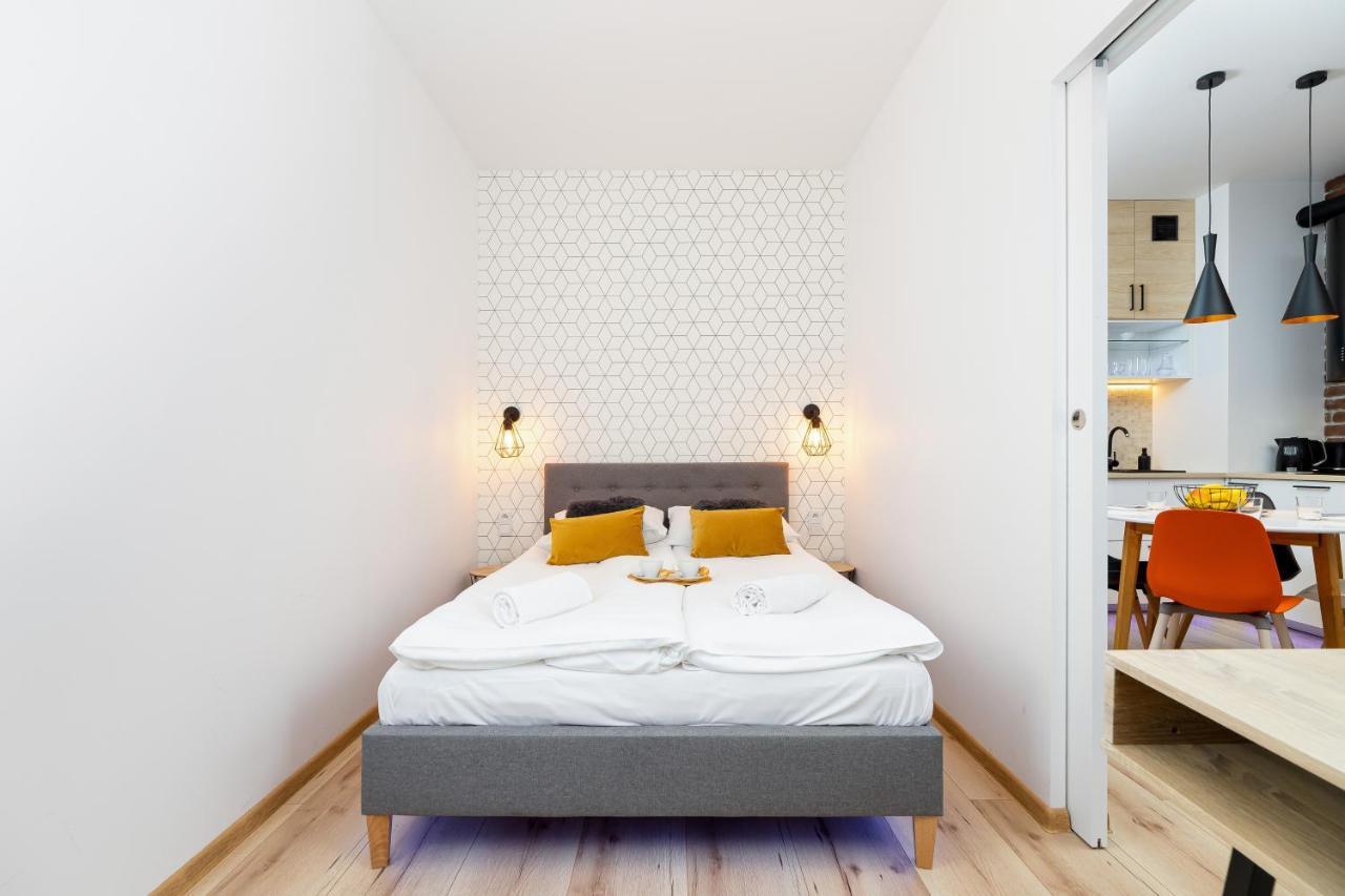 Movie Jacuzzi Apartment At The Main Station By Noclegi Renters Krakow Luaran gambar