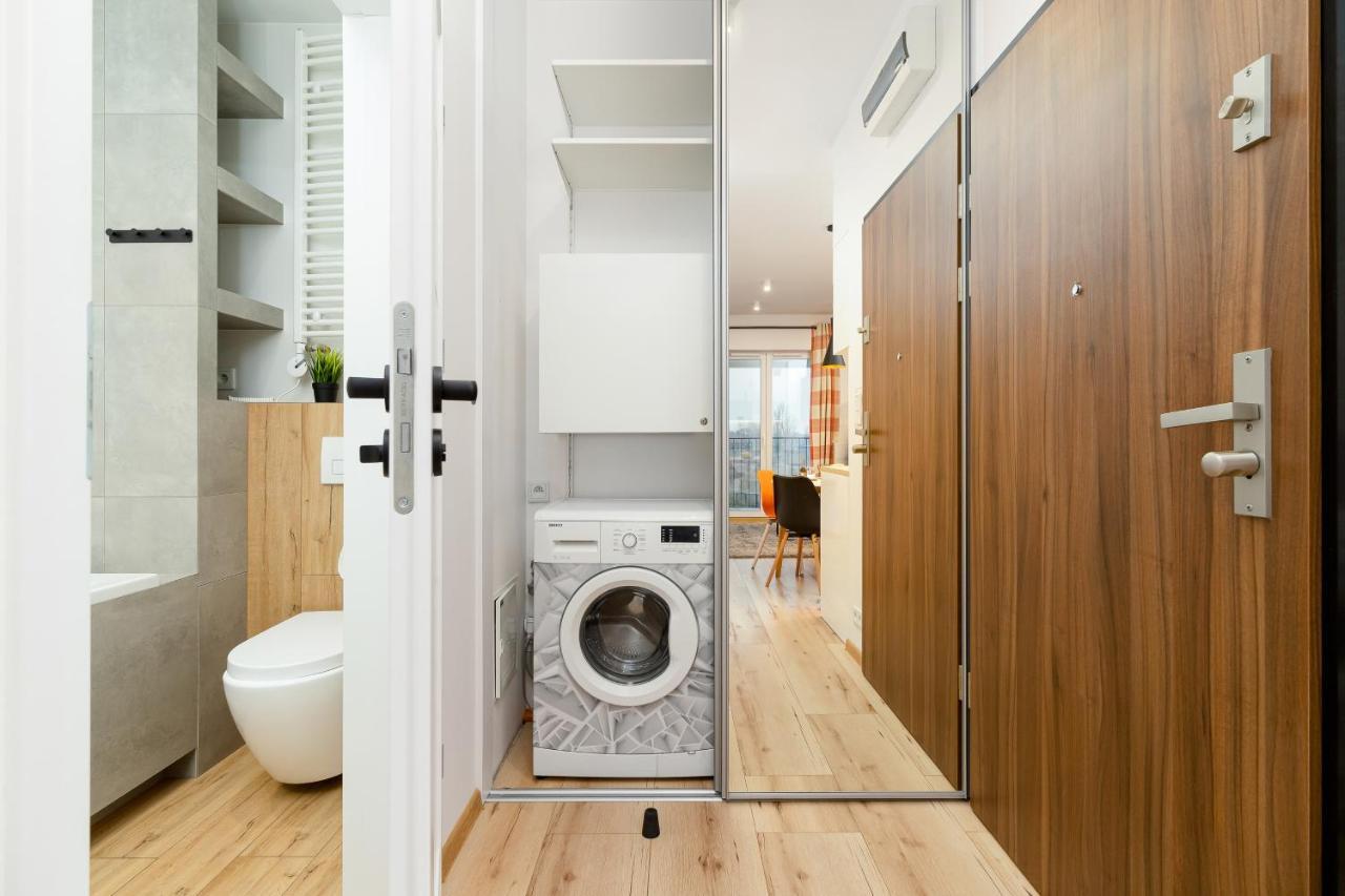 Movie Jacuzzi Apartment At The Main Station By Noclegi Renters Krakow Luaran gambar